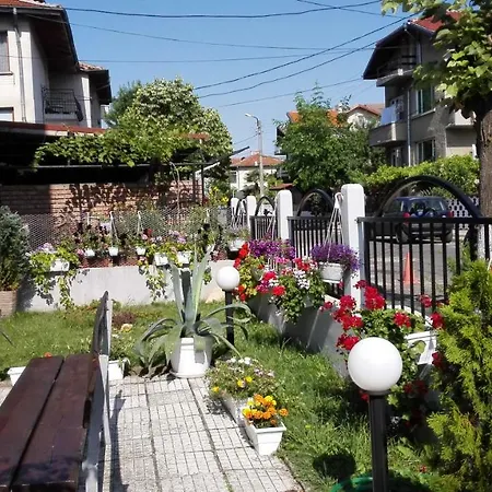 Casa de hóspedes Stoyanovi 3*